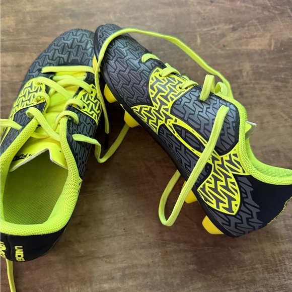 Under Armour Force Soccer Cleats, Size 13K - Picture 5 of 7